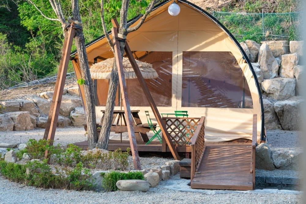 فندق Inje Naerincheon Glamping المظهر الخارجي الصورة